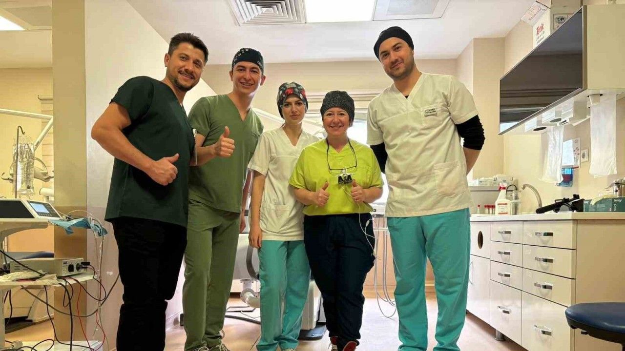 Karabük’te 16 yaşındaki hastaya doğal diş nakli yapıldı