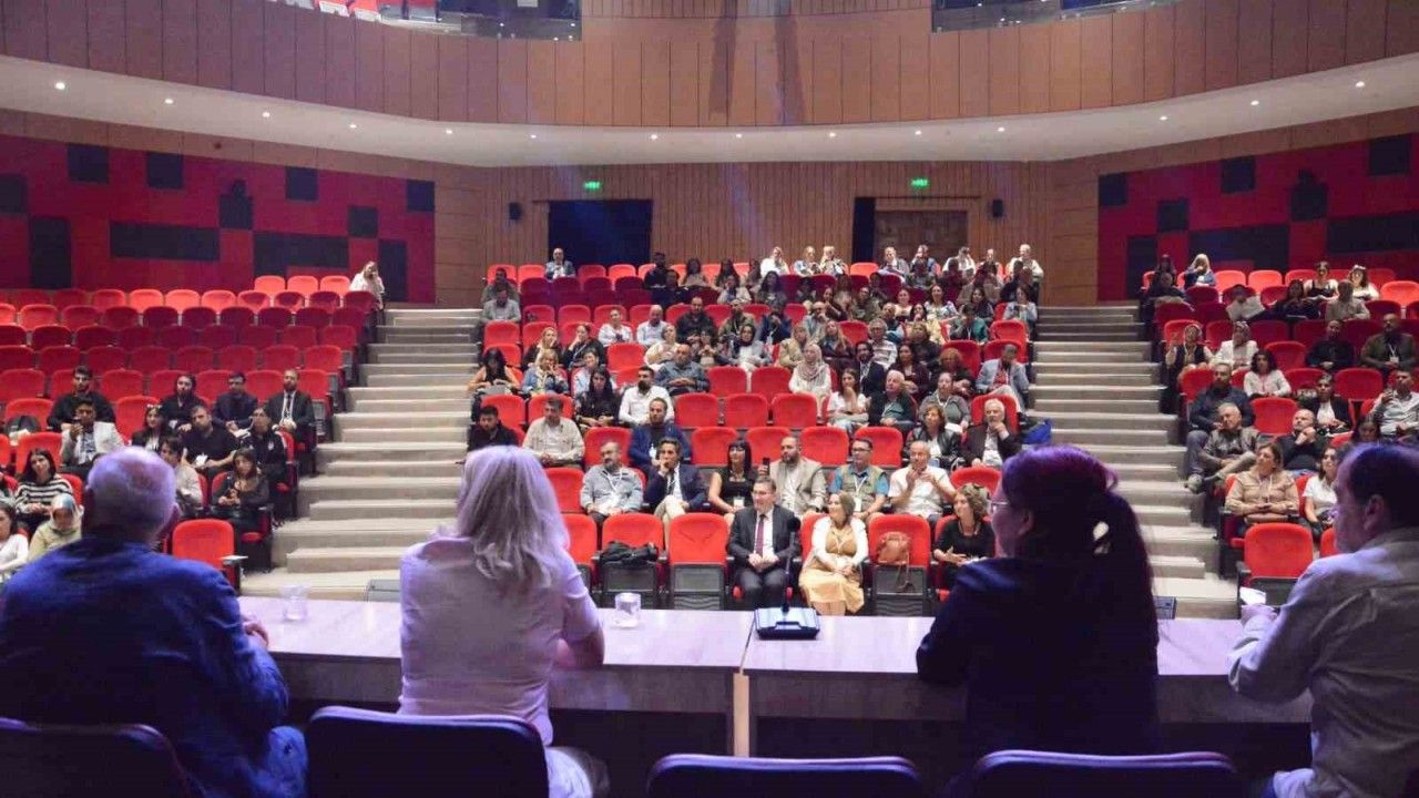 Ortaçağ ve Türk Dönemi Sempozyumunda 270 bildiri sunuldu