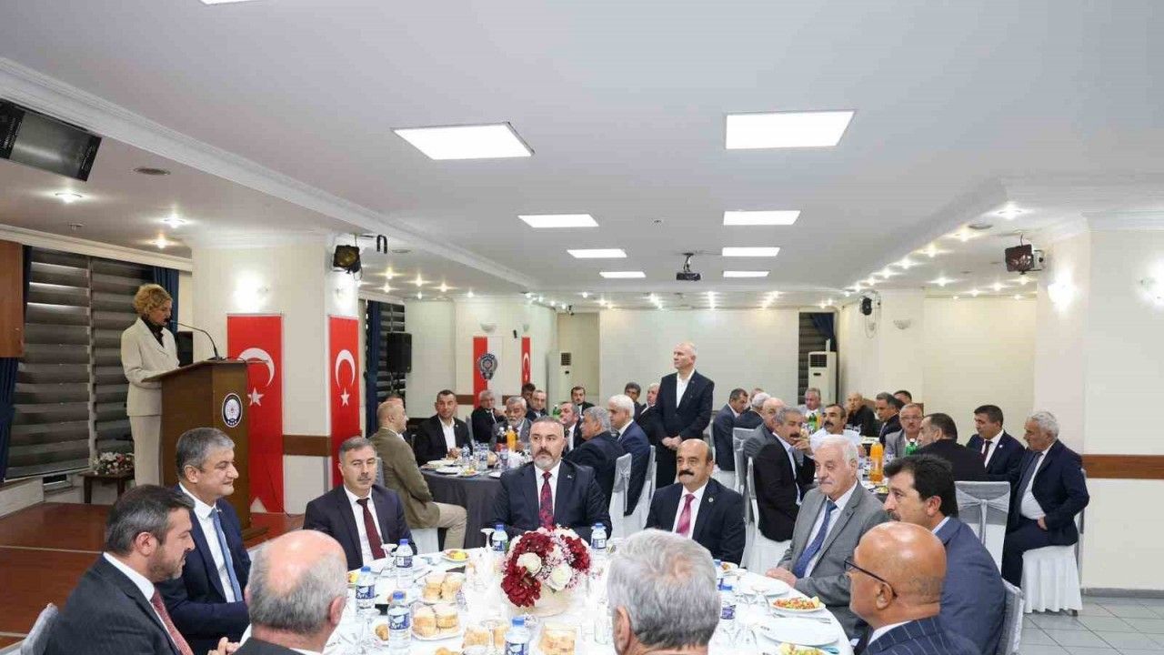 Vali Yavuz muhtarlarla bir araya geldi