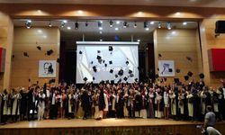 Geleceğin sağlıkçıları diplomalarını aldı