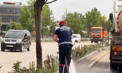 Karabük Belediyesi, şehir genelinde temizliği kesintisiz sürdürüyor
