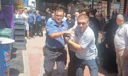 Kurusıkı silahla kuyumcu soymaya kalktı: Kuyumcu ve esnaftan meydan dayağı yedi
