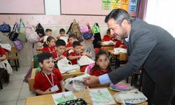 Karabük Belediyesi’nden öğrencilere "okula başlangıç seti" desteği