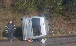 Devrilen hafif ticari aracın sürücüsü yaralandı