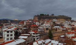 Tarihi Safranbolu evlerinde masalsı kış manzarası