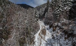 Karabük'ün beyaza bürünen yüksek kesimleri dronla görüntülendi