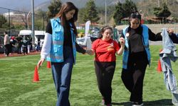 Otizm Farkındalık Günü'nde özel öğrenciler futbol sahasında buluştu