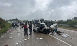 Karabük-Eflani karayolunda otomobil ile servis otobüsü çarpıştı: 6 yaralı