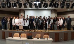 KBÜ'de kimya öğrencileri için önlük giyme töreni düzenlendi