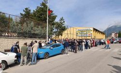 Karabük'te LGS heyecanı: Öğrenciler sınavda, veliler kapıda