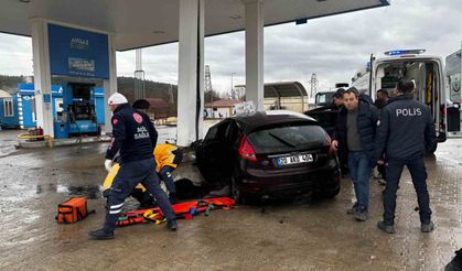 Karabük'te LPG istasyonuna çarpan otomobildeki 5 kişi yaralandı