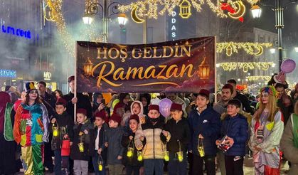 Karabük'te Ramazan coşkusu sokaklara taştı: Fener alayı ve Ramazan sokağına yoğun ilgi