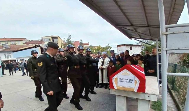 Kıbrıs gazisi toprağa verildi