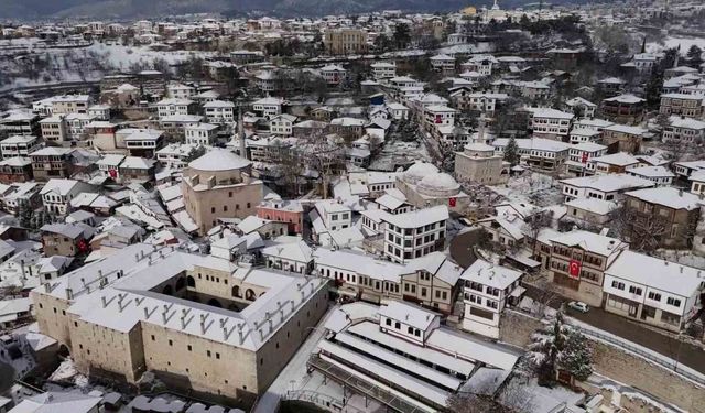 Osmanlı döneminden kalma han, hamam, cami, çeşme ve konaklarda eşsiz kar manzaraları