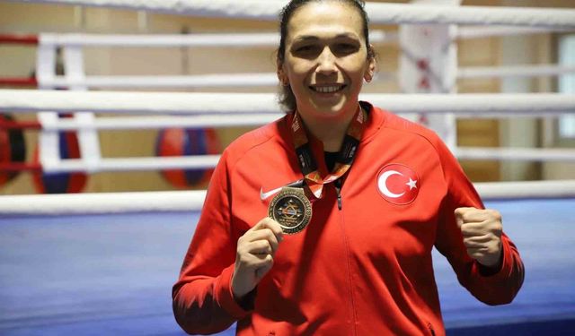 Dünya üçüncüsü olan milli boksör Elif Güneri’den lobi sitemi