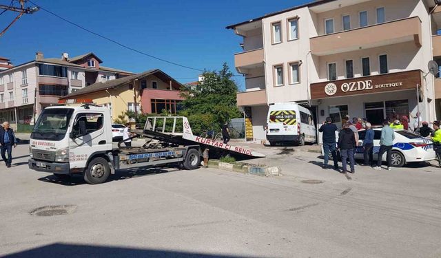 Frenleri tutmayan öğrenci servisi iş yerine daldı: Faciadan dönüldü