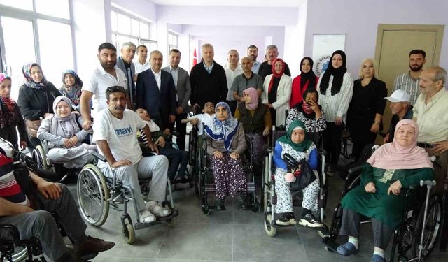 İhtiyaç sahibi engelliler bayram öncesinde sandalyelerine kavuştu