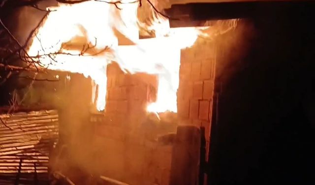 Karabük’te iki katlı ev alevlere teslim oldu