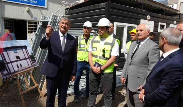 Vali Yavuz, yapımı devam eden okullarda incelemelerde bulundu