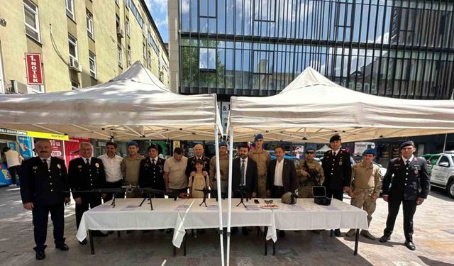 İl Jandarma Komutanlığı’ndan caddede tanıtım standı