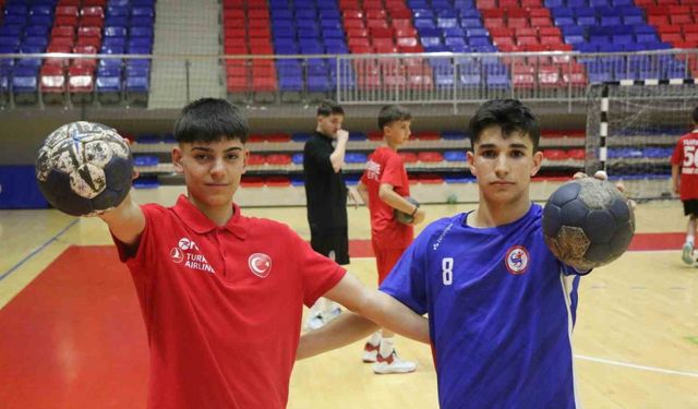 Karabüklü iki hentbolcu, milli takım kampına davet edildi