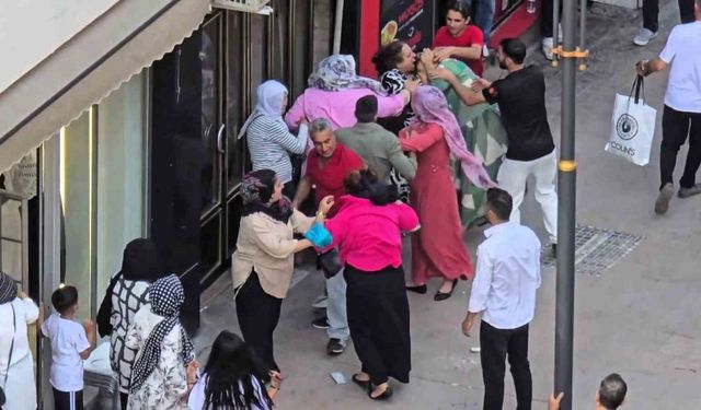 Karabük’te kadınların saç saça kavgası kamerada
