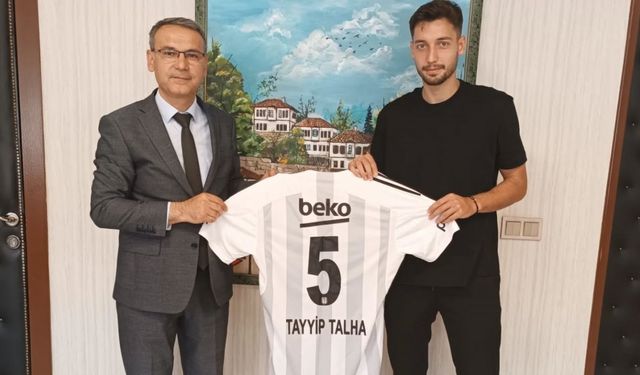 Tayyip Talha Sanuç’tan lise öğretmenine Beşiktaş forması