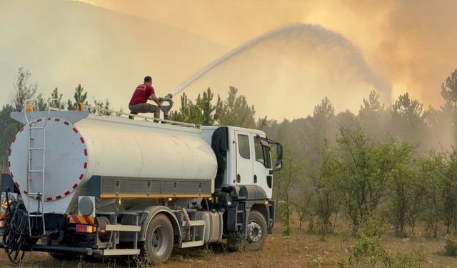 Karabük’te 54. saatine giren orman yangını sürüyor: Davutlar köyü boşaltıldı