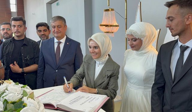 Bakan Göktaş, Karabük’te gençlerin nikah şahidi oldu