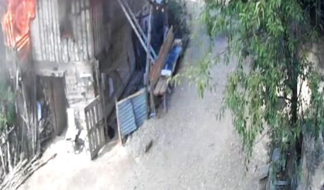 Ahşap evde başlayıp ormanlık alana sıçrayan yangının güvenlik kamerası görüntüleri ortaya çıktı