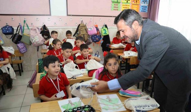Karabük Belediyesi’nden öğrencilere "okula başlangıç seti" desteği