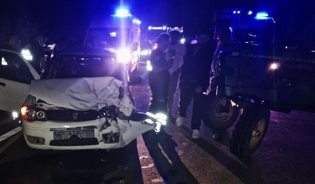 Karabük’te otomobil traktörle çarpıştı: 4 yaralı