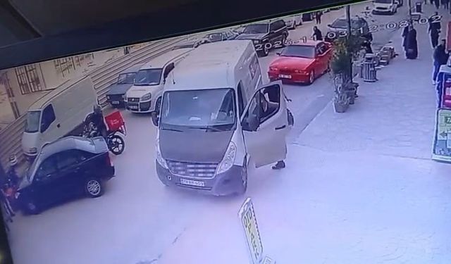 Karabük’te el freni çekilmeyen kamyonet geri geri kaydı: Otopark görevlisi faciayı önledi