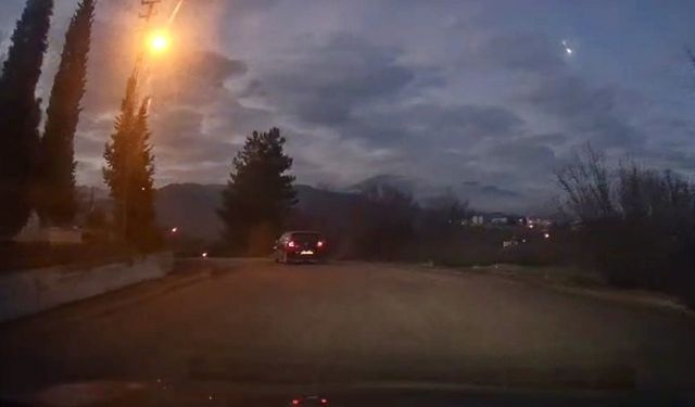 Karabük’te gökyüzünü bir anda aydınlatan cisim kamerada