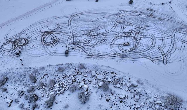 Karabük’te sürücüler karın tadını drift atarak çıkardı