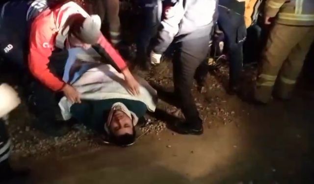 Uçuruma yuvarlanan motosikletliyi ekipler kurtardı