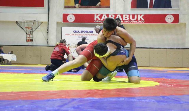 Karabük'te Okul Sporları Güreş Grup Müsabakaları başladı