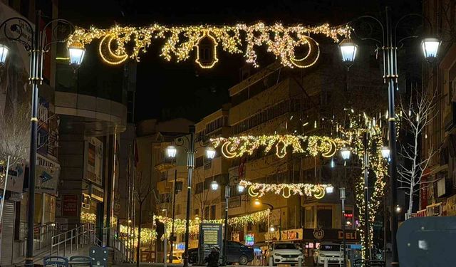 Karabük'te ışıklandırmalarla Ramazan heyecanı başladı