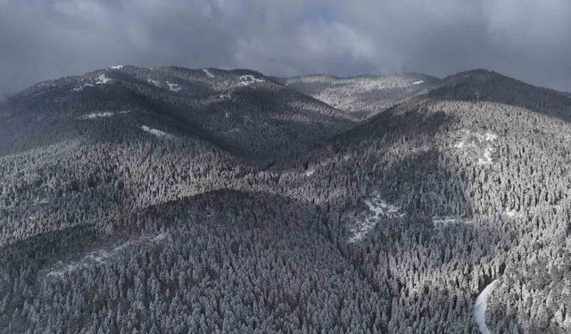 Karabük'ün yüksek kesimlerinde kar yağışı etkili oluyor