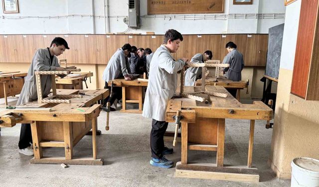 Meslek lisesi öğrencilerinin el emeği ürünleri döner sermayeye kazandırılacak