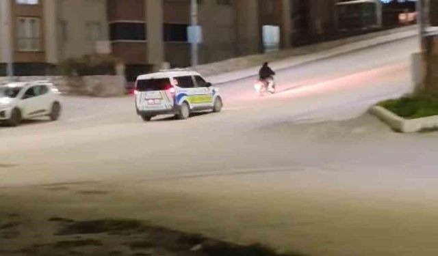 'Dur' ihtarına uymayan motosikletli böyle kaçtı