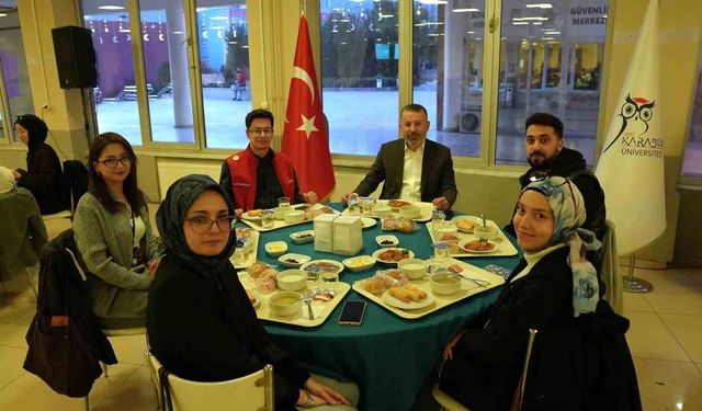 Rektör Kırışık, 'Gelecek ve Gençlik İftarı'nda öğrencilerle buluştu