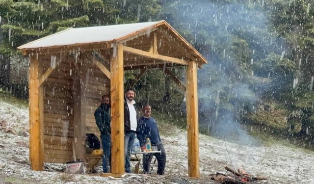Mayıs'ta kar sürprizi: Doğa beyaza büründü