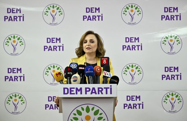 DEM Parti: “Kürtlerin mutlu olmadığı bir ülkede kimse mutlu olmaz.”