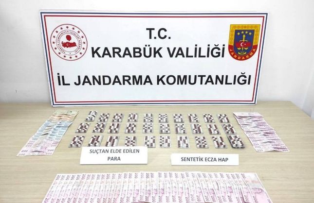 Jandarma 426 adet uyuşturucu hap ele geçirdi