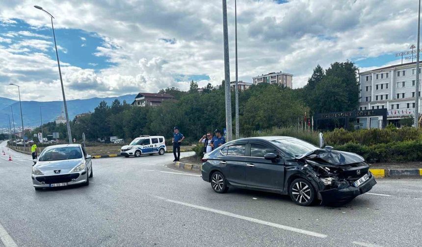 Safranbolu’da iki otomobil çarpıştı: 4 yaralı