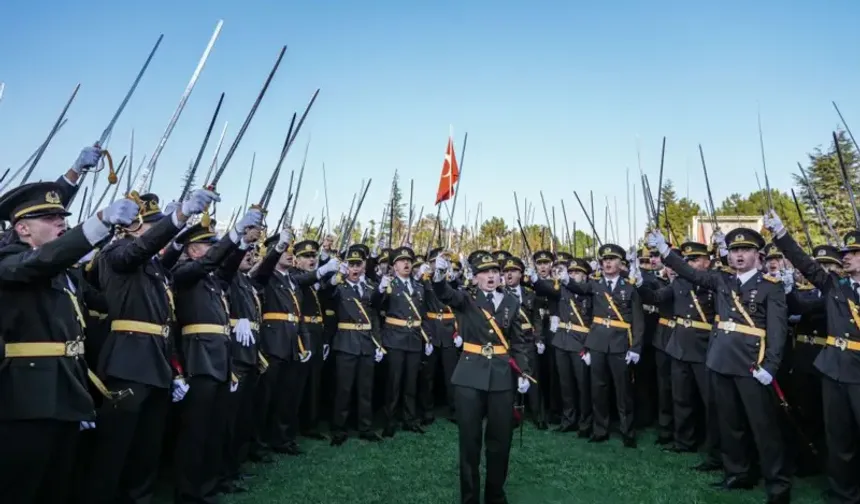 Cumhurbaşkanı Erdoğan: 'Kılıç çekenlerin hepsi süratle temizlenecek'