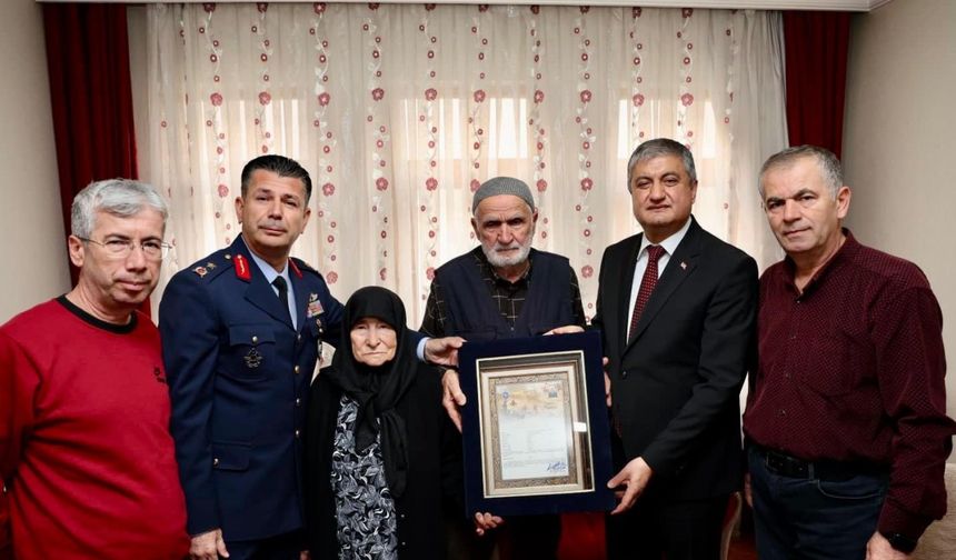Şehit Özcan’ın ailesine şehadet belgesi teslim edildi