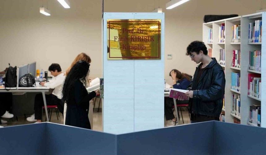 KBÜ Rektörü Kırışık’tan Kamil Güleç Kütüphanesi’ne 600 kitaplık bağış