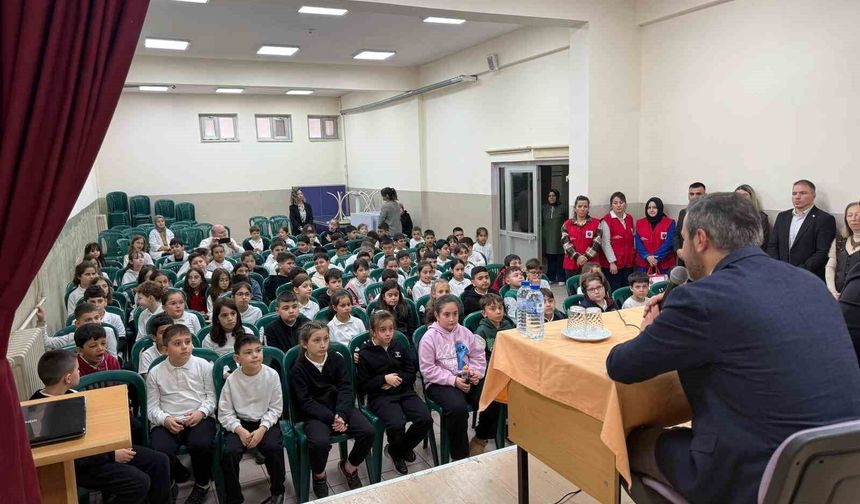 Başkan Çetinkaya'dan miniklere yerel yönetim dersi